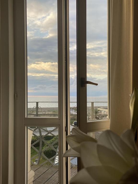 Villa Seeblick Warnemuende - Fewo Mit Meerblick Und Balkon Direkt Am Strand Fuer 2-4 Pers Rostock Dış mekan fotoğraf